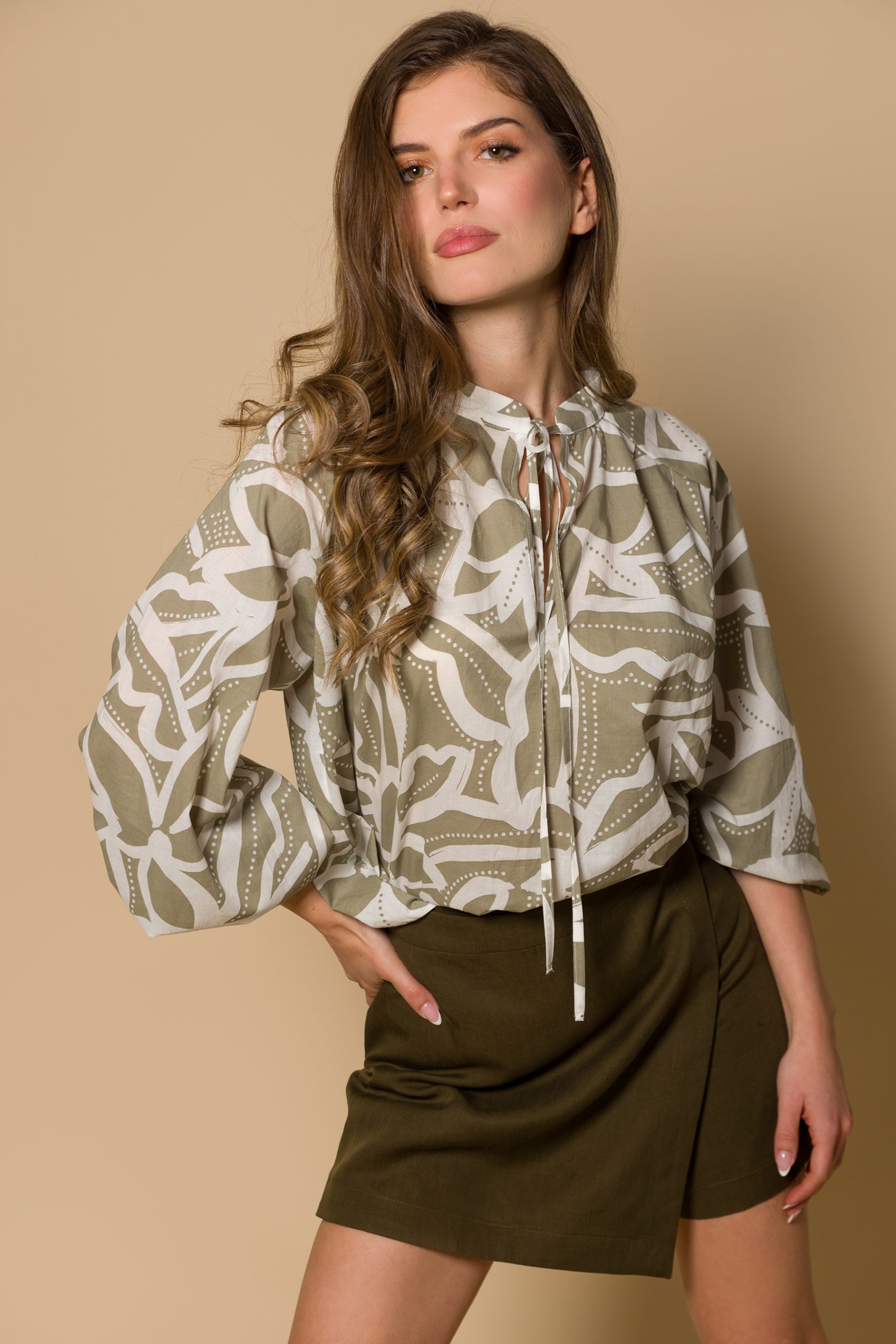 Блуза в olive принт